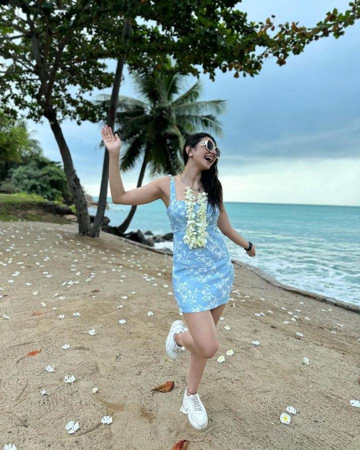 rakul-preeti-maldives-vacation-hot-photos